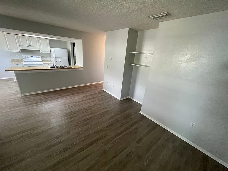 6721 Congress St — Photo 5