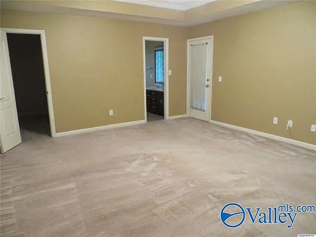 111 Capote Dr — Photo 9