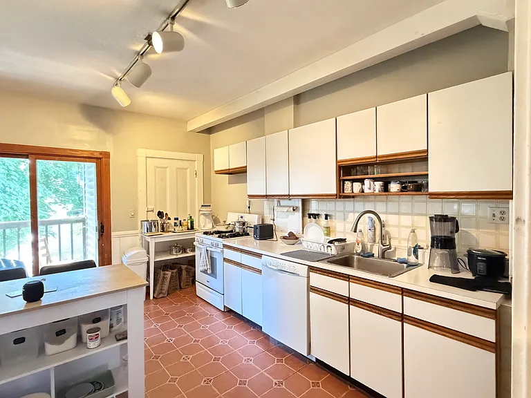 162 Hampshire St #3 — Photo 13