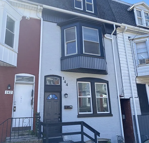 144 W Jackson St #A — Photo 2