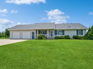 95 E Cemetery Rd, Fairfax, IA 52228