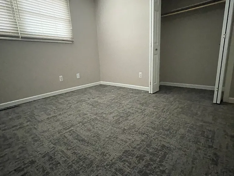 3217 S 131st Cir — Photo 18