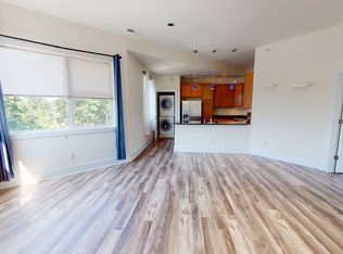 215 5th St APT 3B, Charlottesville, VA 22903