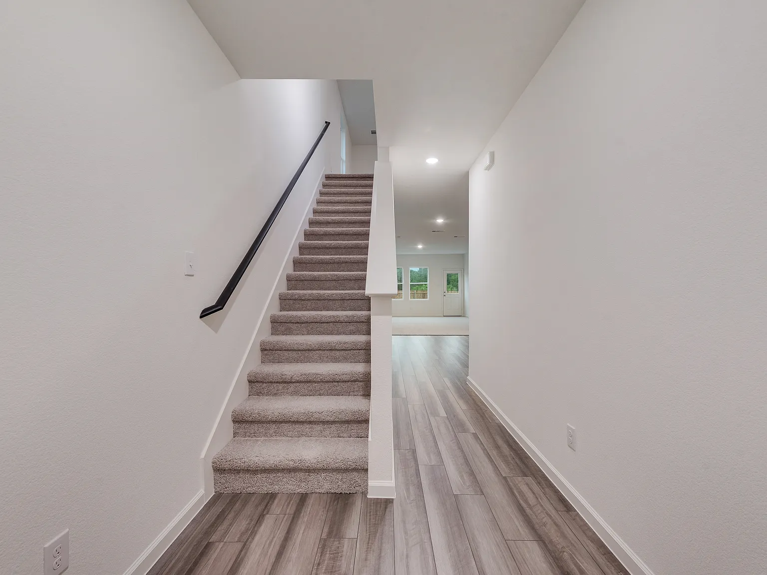 5 bed, 2609 sqft, $2,250 — Photo 3
