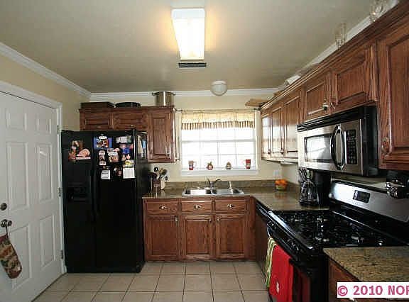 5th image of 205 W Davis Ave