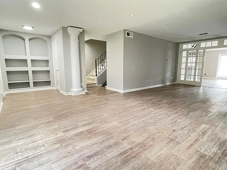 403 N Post Oak Ln #403 — Photo 2