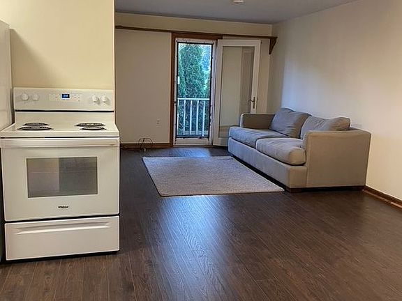 4th image of 549 Lake Rd #3