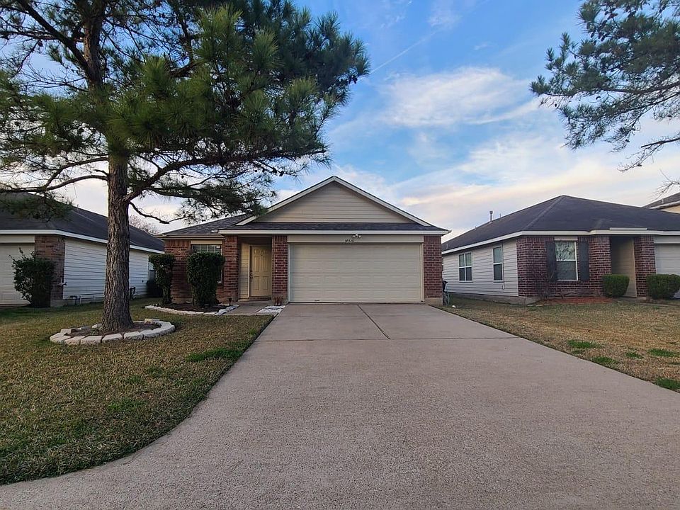 Front of House - Long specious driveway can accommodate 4 vehicles