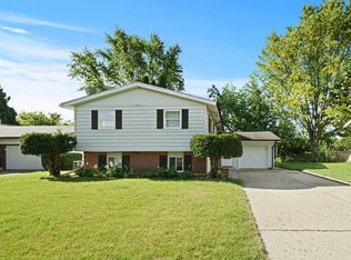 326 Birch Rd, Woodstock, IL 60098