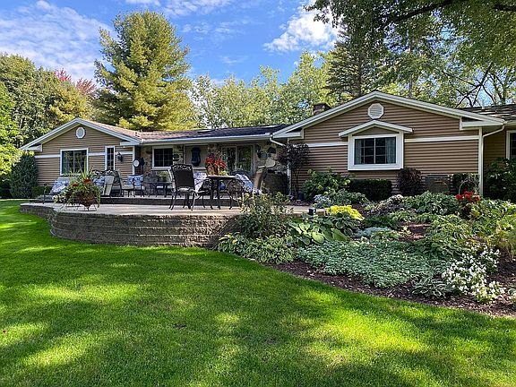 2nd image of 676 Leonard Dr