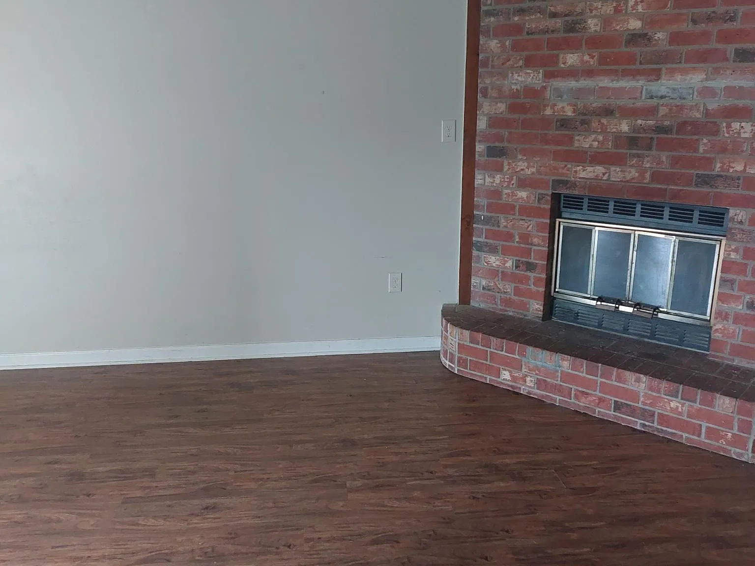 3 bed, 1043 sqft, $1,300 — Photo 2