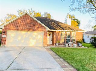 210 N 6th St, La Porte, TX 77571