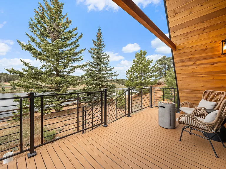 107 Lake Dr E — Photo 12