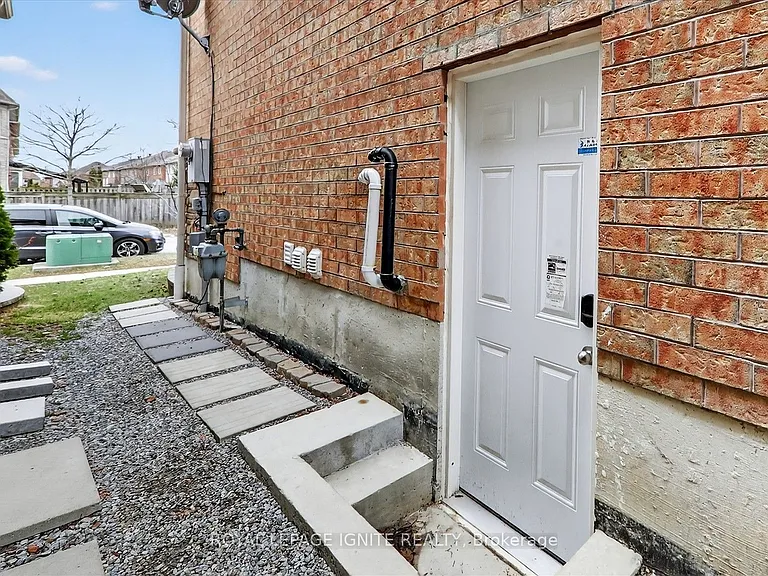 73 Feint Dr #BASEMENT — Photo 4