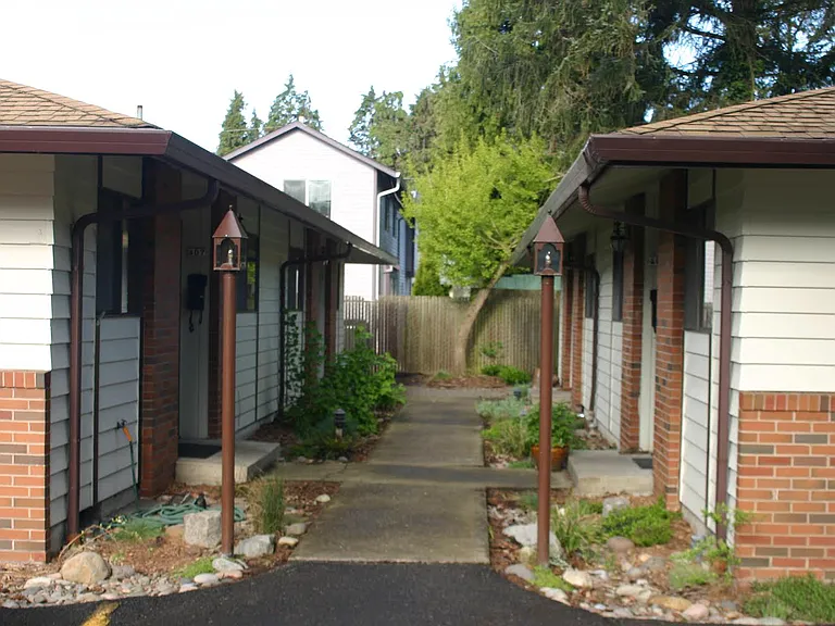 407 SE 88th Ave — Photo 2