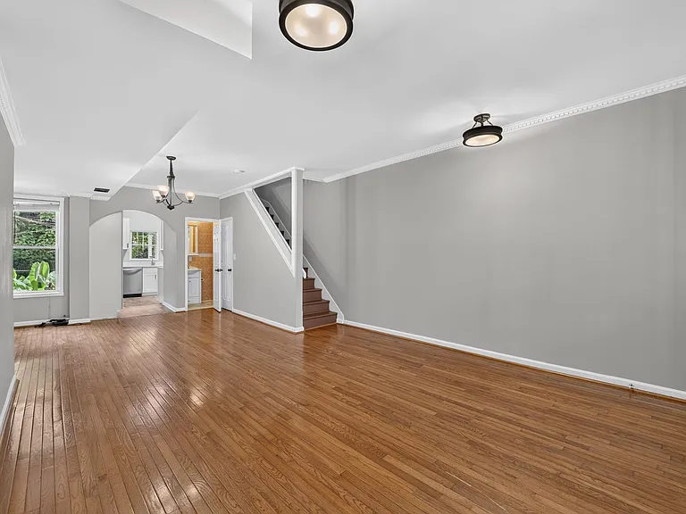 1004 Girard St NW — Photo 2