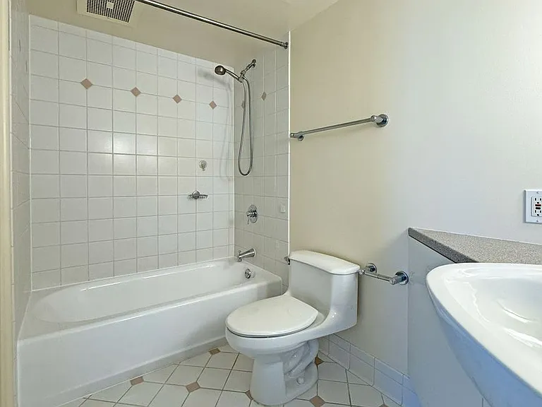 801 King St #1704 — Photo 13
