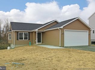 57 Gray Ln, Berkeley Springs, WV 25411