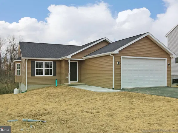 57 Gray Ln, Berkeley Springs, WV 25411