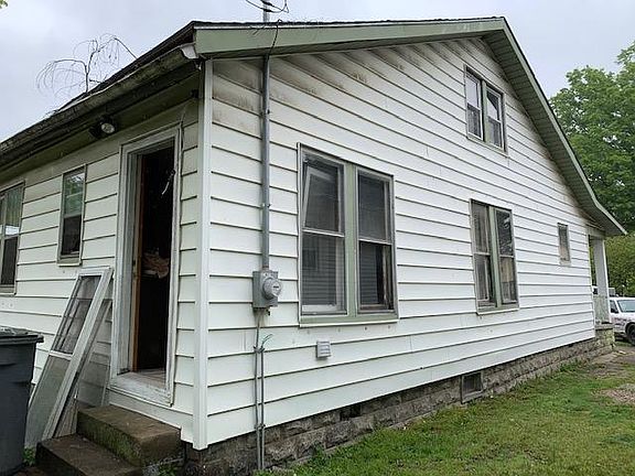 3rd image of 1317 S Harlan Ave