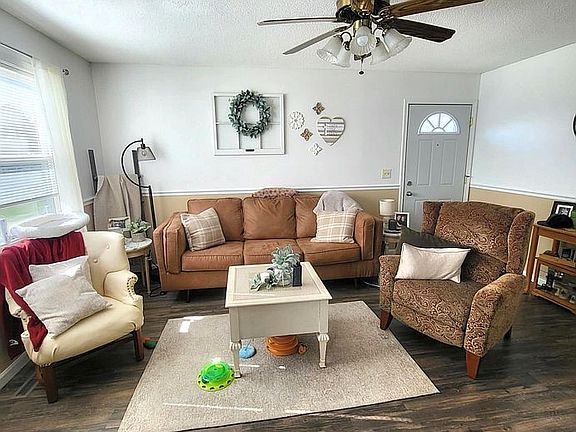 2nd image of 807 Country View Dr