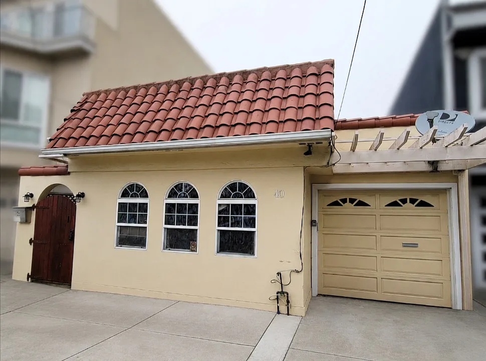 3 bed, 879 sqft, $4,500 — Photo 1
