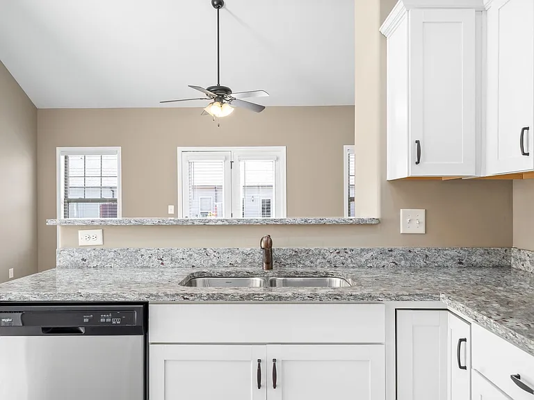 172 Dundee Dr — Photo 16