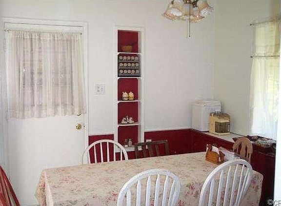 5th image of 3262 Sullivan Ave