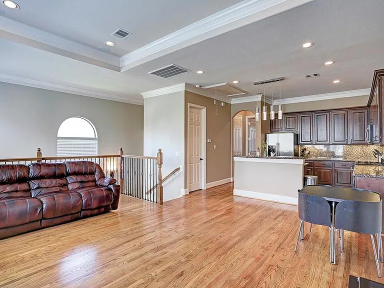 337 Cage St — Photo 4