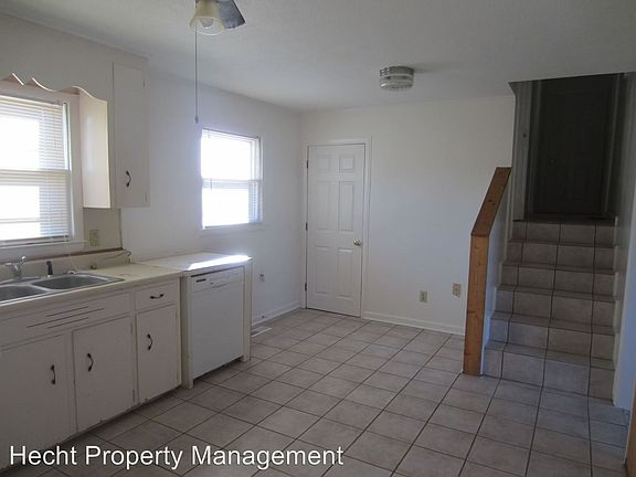 4th image of 1905 Villa Dr