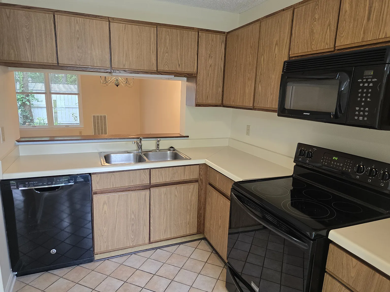2 bed, 1.5 bath, 1088 sqft, $1,550 — Photo 3