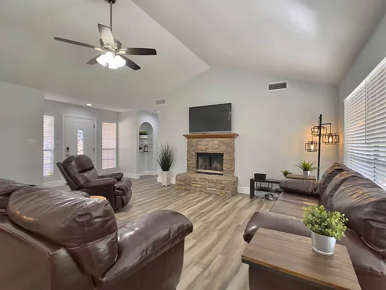 5781 W Geronimo St — Photo 3