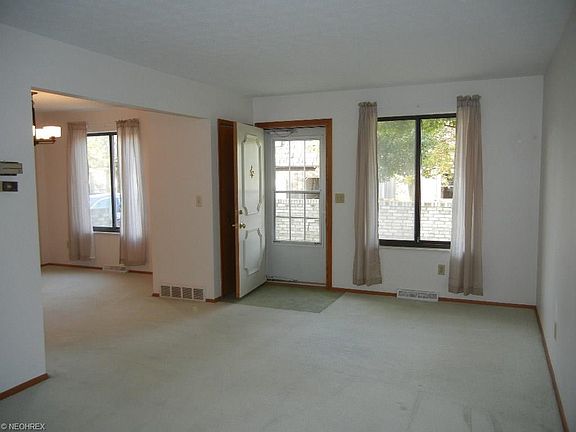 3rd image of 843 Tollis Pkwy #5