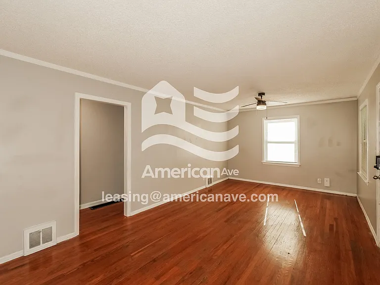 1002758_004_living_room_4.jpg