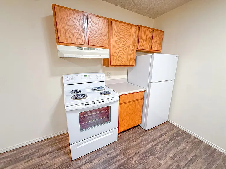 New West Apartments — Photo 33