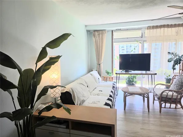 1511 Nuuanu Ave APT 724, Honolulu, HI 96817