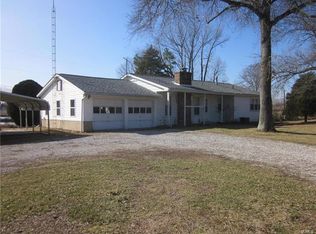 624 Old Fayetteville Rd, Freeburg, IL 62243