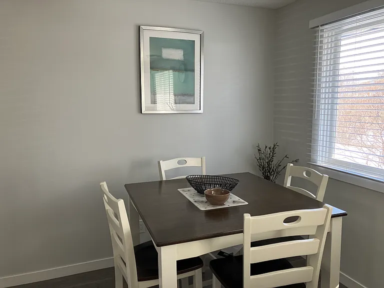 124 Anderson Close — Photo 3