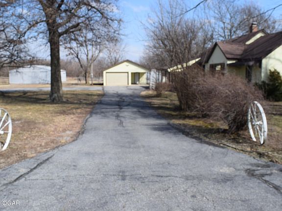3rd image of 1540 S Park Dr