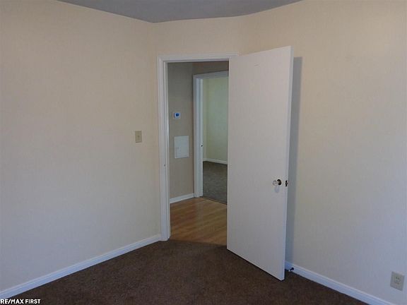 4th image of 22616 Oconnor St
