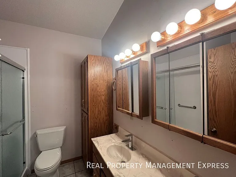 4409 E 20th St — Photo 13