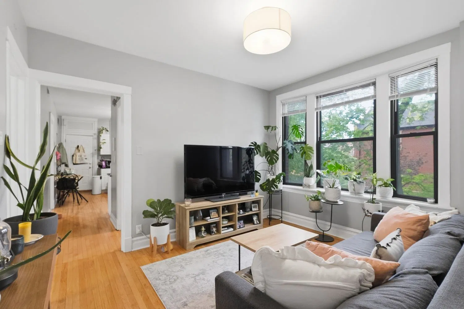 2 bed, 1000 sqft, $2,425 — Photo 1