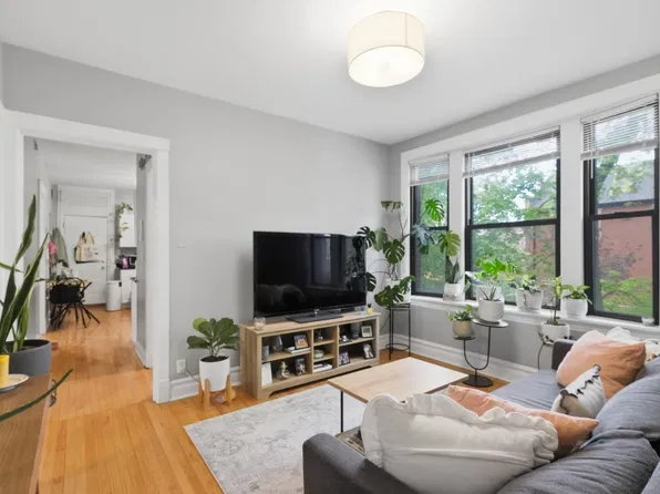 1900 W Oakdale Ave APT 2R, Chicago, IL 60657