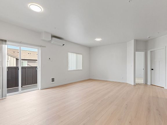 4th image of 1172 E Mullan Ave #104