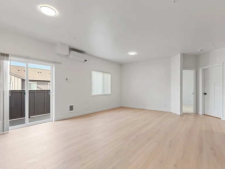 1172 Mullan — Photo 4
