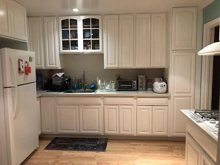 372 Ellington Ave — Photo 6