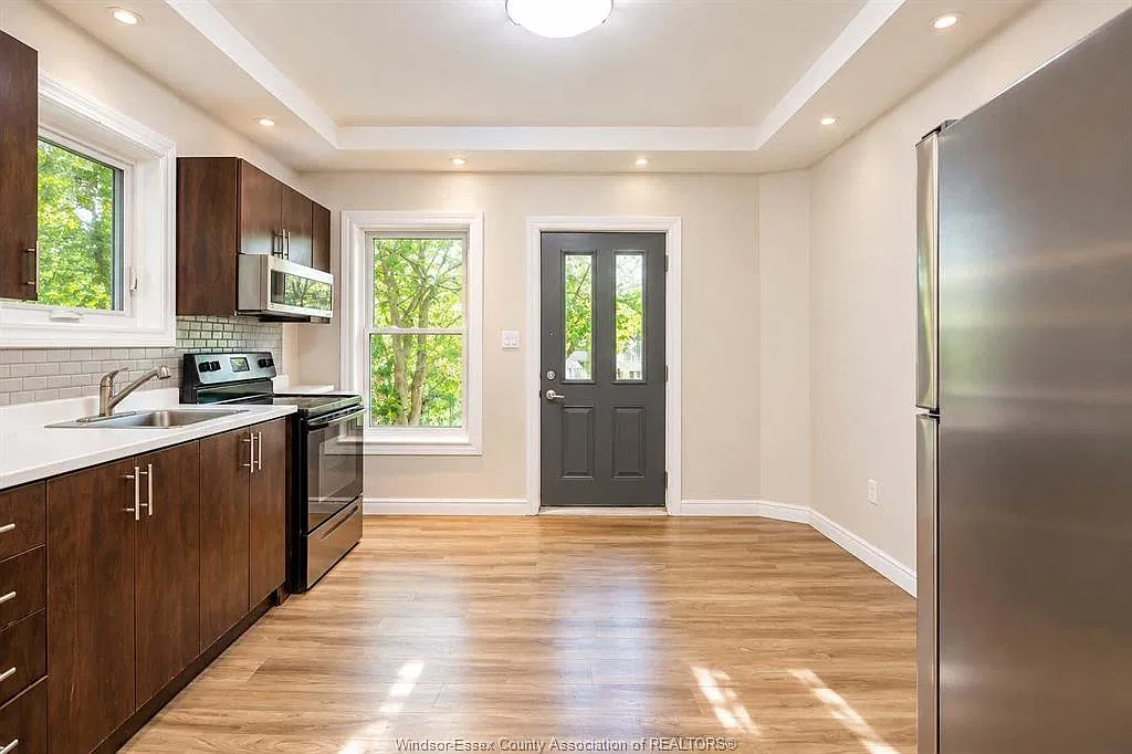 4 bed, $2,200 — Photo 2