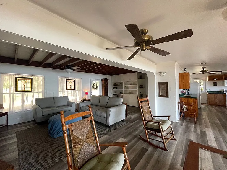 107 Cygnet Ln — Photo 2