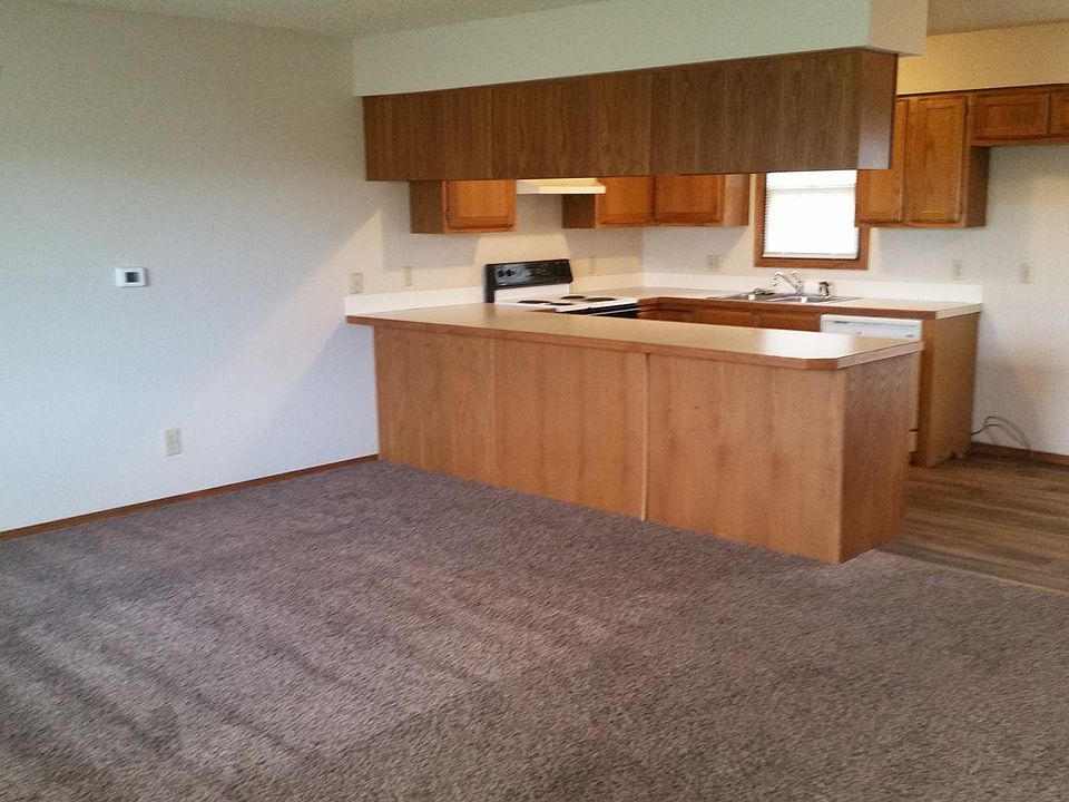2nd image of 633 W Broadway Ave