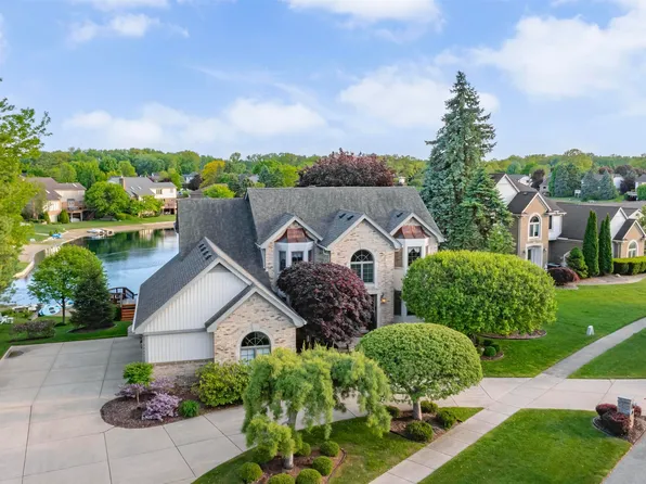 14866 Chatham Dr, Shelby Township, MI 48315